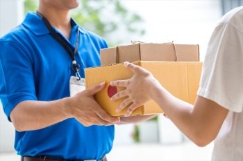 Woman-hand-accepting-a-delivery-of-boxes-from-deliveryman-511661096_4899x3266